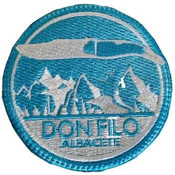Parche Don Filo cosido, azul y blanco con velcro en la parte posterior. Diámetro de 8,5 cm aprox.