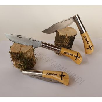 Navaja boj natural pirograbada con la cruz de la victoria y Asturias