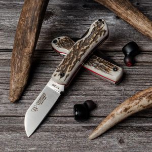 Navaja Cudeman 386-CV con hoja de acero Böhler N-690Co de 7 cm y empuñadura de asta de ciervo con separadores rojos