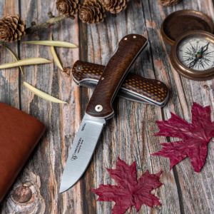 Navaja Cudeman 389-JM Mini Pandora con hoja de acero Böhler N690Co de 8 cm y empuñadura de juma marrón con separador blanco de 10 cm